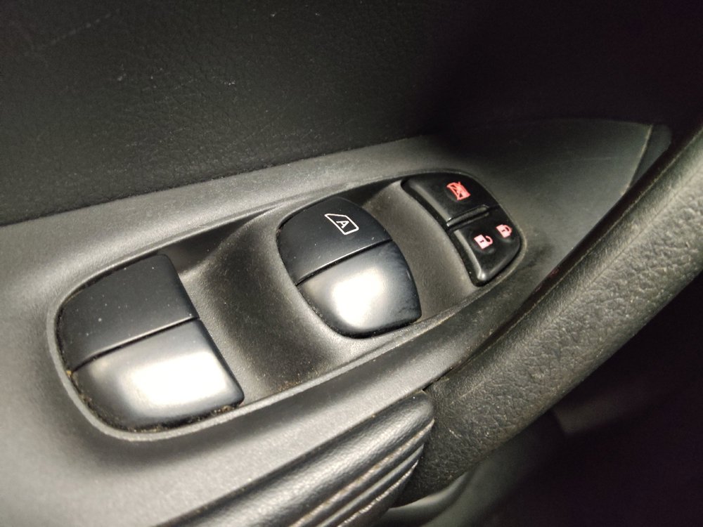 Used 2020 Nissan Rogue S FWD image 27