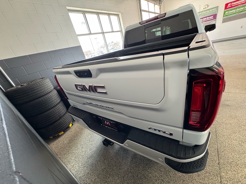 Used 2024 GMC Sierra 1500 AT4 w/ AT4 Premium Package AWD/4WD image 5