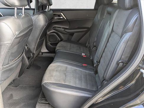 Used 2022 Mitsubishi Outlander SE image 13