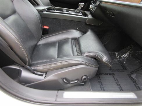 Used 2018 Volvo S90 T6 Inscription w/ Convenience Package image 35