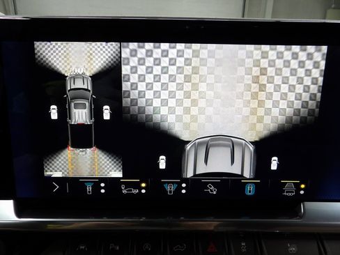 Used 2023 Chevrolet Silverado 1500 High Country w/ Technology Package image 28