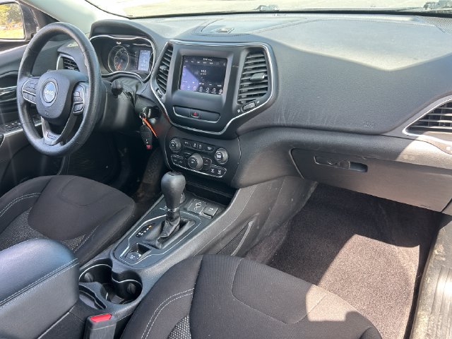 Used 2019 Jeep Cherokee Latitude w/ Popular Appearance Group AWD/4WD image 29