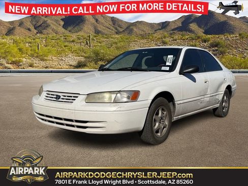 Used 1999 Toyota Camry XLE image 1