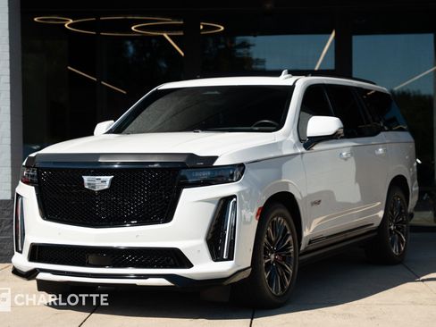 Used 2023 Cadillac Escalade V w/ LPO, ONYX Package image 4