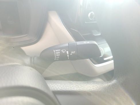 Used 2022 Toyota Corolla LE image 23