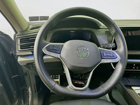 Used 2025 Volkswagen Atlas Peak Edition SE image 12