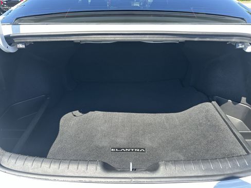 Used 2025 Hyundai Elantra SE FWD image 32