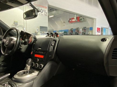 Used 2014 Nissan 370Z Touring RWD image 28