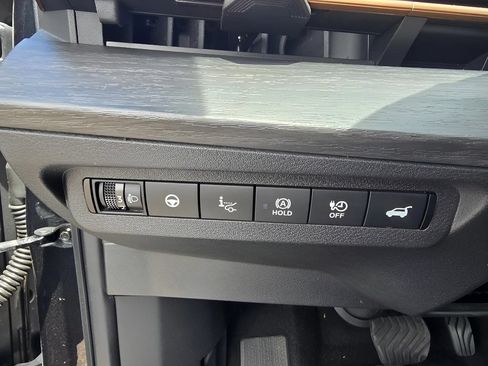 Used 2024 Nissan Ariya AWD image 21