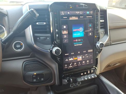 Used 2025 RAM 2500 Laramie AWD/4WD image 10