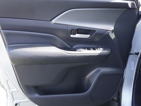 Used 2025 Toyota Grand Highlander LE image 22