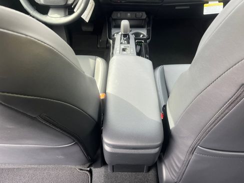 Used 2026 Toyota Prius XLE FWD image 34