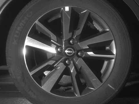 Used 2025 Nissan Versa SV image 15