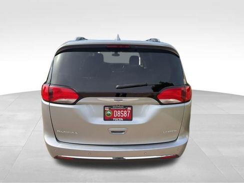 Used 2020 Chrysler Pacifica Limited FWD image 4