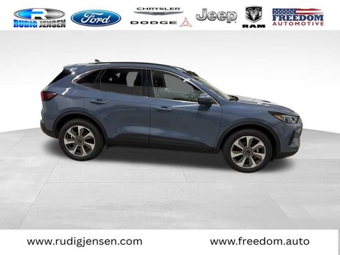 Used 2025 Ford Escape Platinum image 2