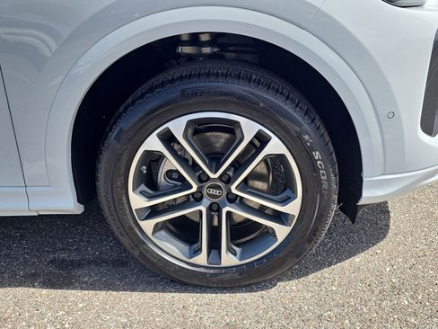New 2025 Audi Q5 Premium image 32