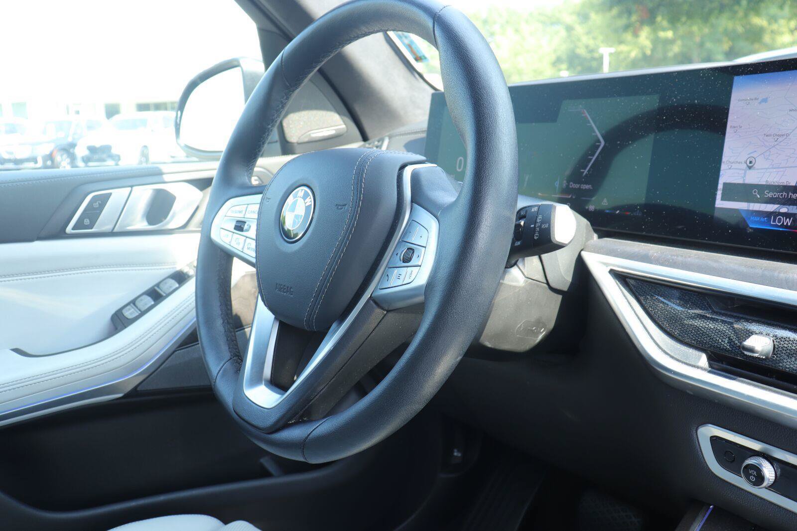 Used 2024 BMW X7 xDrive40i w/ Premium Package AWD/4WD image 12