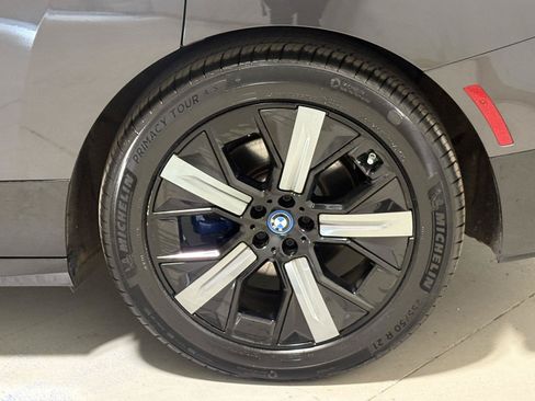 Used 2023 BMW iX xDrive50 w/ Premium Package AWD/4WD image 36