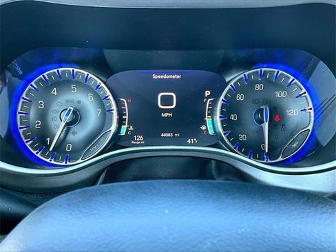 Used 2024 Chrysler Pacifica Touring-L image 22