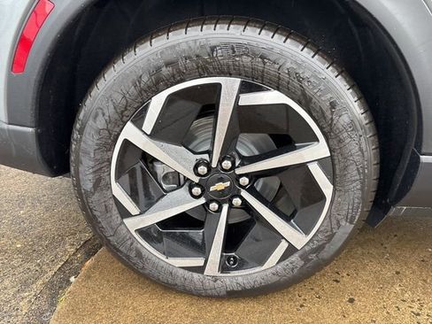 New 2026 Chevrolet Equinox EV LT image 13