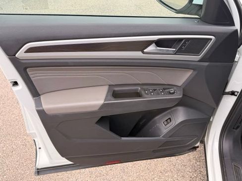 Certified 2023 Volkswagen Atlas SE w/ Panoramic Sunroof Package AWD/4WD image 8