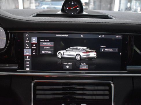Used 2020 Porsche Panamera image 20
