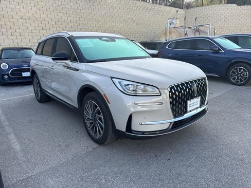 Used 2023 Lincoln Corsair Reserve w/ Equipment Group 201A image 2