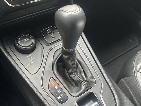 Used 2019 Jeep Cherokee High Altitude AWD/4WD image 20