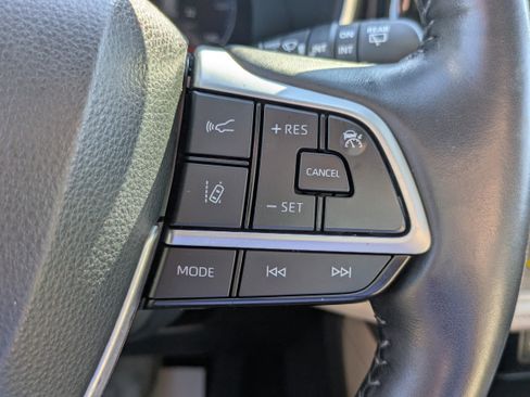 Used 2023 Toyota Highlander Limited image 22