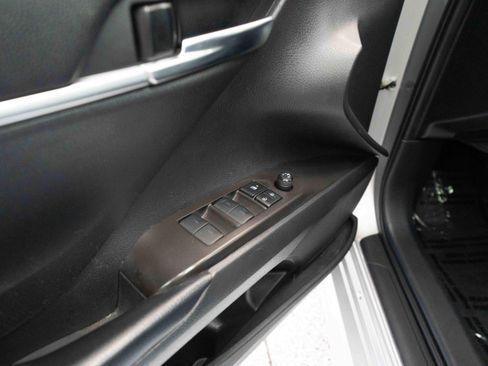 Used 2021 Toyota Camry SE FWD image 7