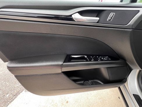 Used 2016 Ford Fusion SE w/ Equipment Group 201A AWD/4WD image 17