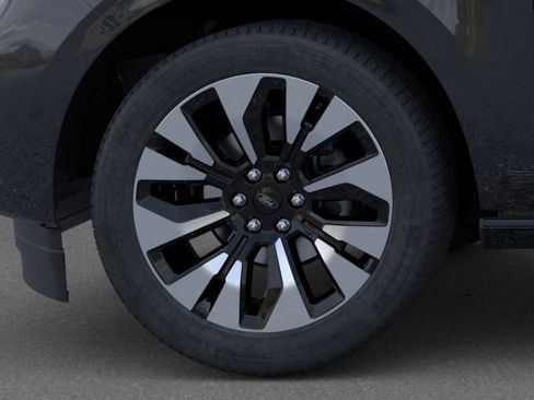 New 2025 Ford Expedition Max Platinum w/ Driver's Package image 19