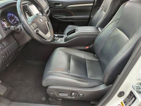 Certified 2017 Toyota Highlander XLE AWD/4WD image 16