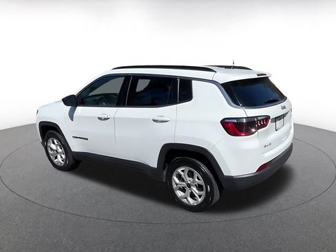 Used 2025 Jeep Compass Latitude image 11