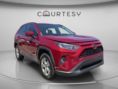 Used 2021 Toyota RAV4 XLE image 5