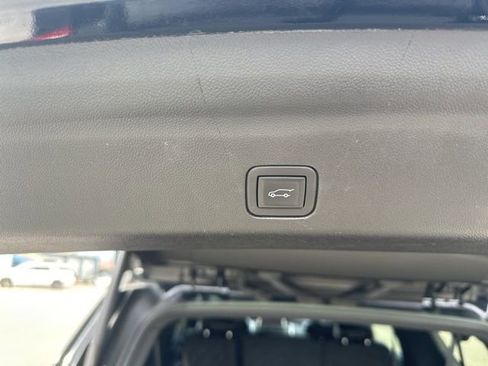 Used 2024 GMC Yukon XL SLT image 19