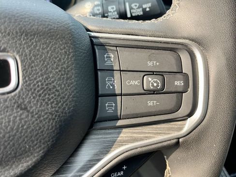 Used 2024 Jeep Wagoneer Series II w/ Flexible Seating Group RWD image 11