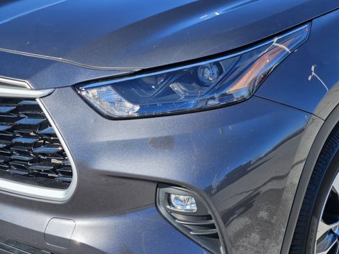 Used 2022 Toyota Highlander XLE image 7