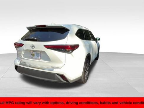 Used 2022 Toyota Highlander XLE AWD/4WD image 8