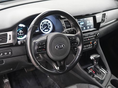 Used 2018 Kia Niro EX FWD image 19