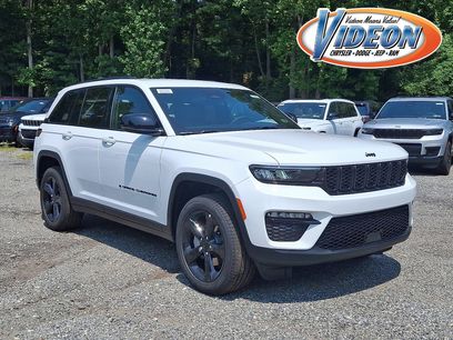 New 2025 Jeep Grand Cherokee Limited w/ Black Appearance Package