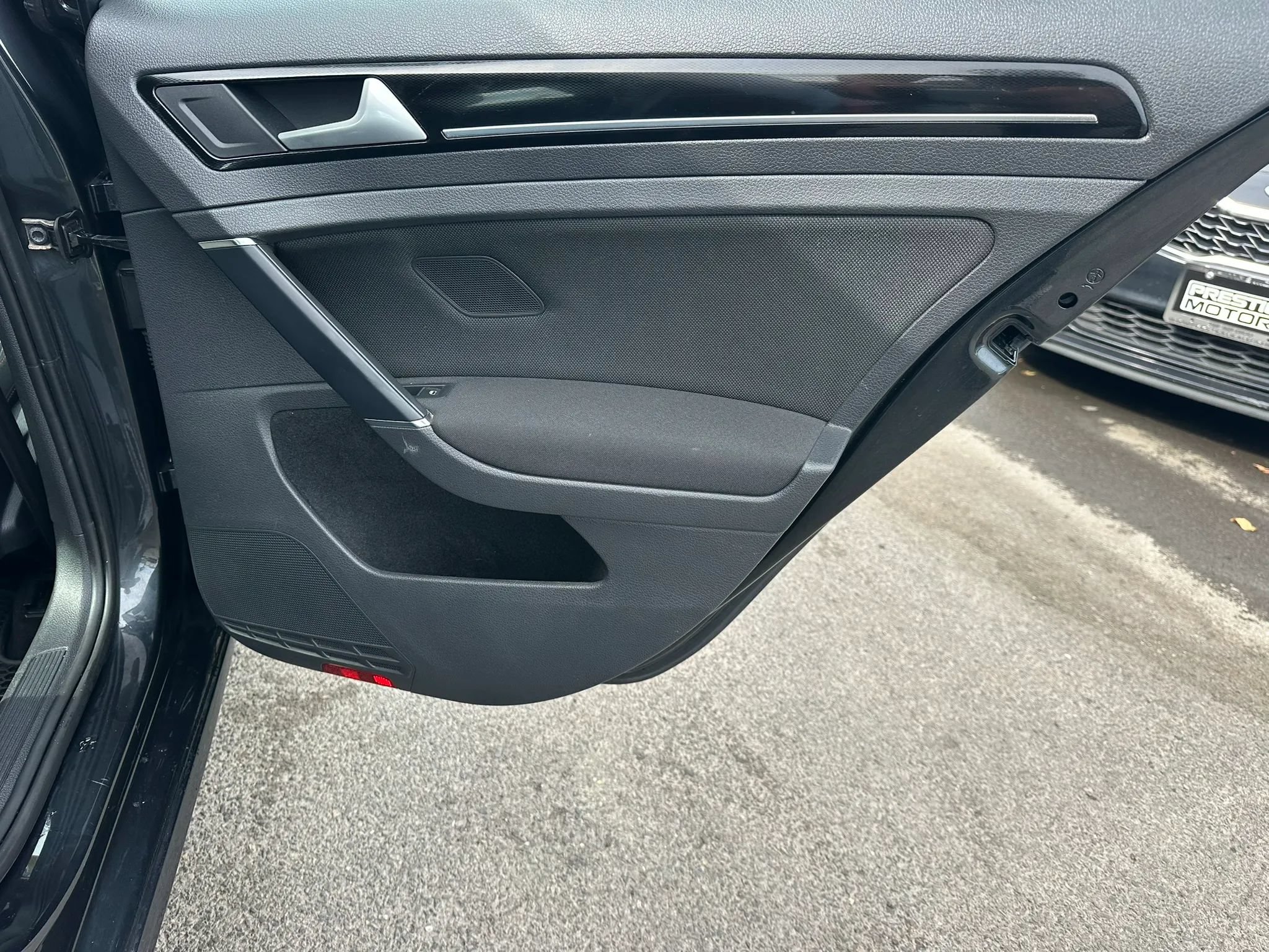 Used 2015 Volkswagen Golf 4-Door FWD image 15
