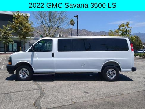 Used 2022 GMC Savana 3500 LS RWD image 2