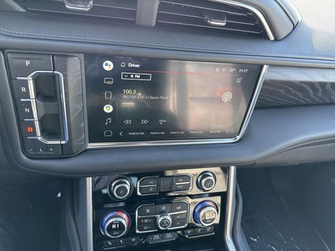 Used 2022 GMC Yukon Denali w/ Denali Premium Package image 17