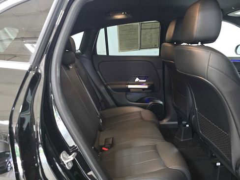 Used 2025 Mercedes-Benz GLA 250 image 12