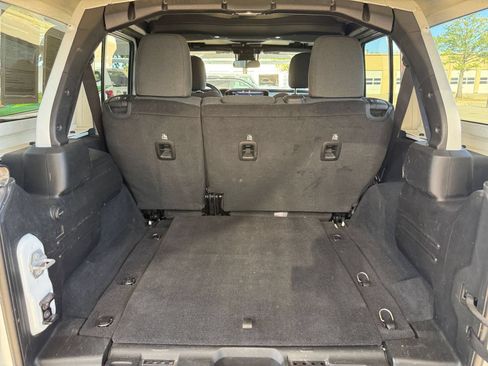 Used 2025 Jeep Wrangler Unlimited Sport AWD/4WD image 31