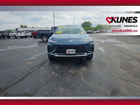 Used 2024 Buick Envista Sport Touring w/ Convenience I Package FWD image 10