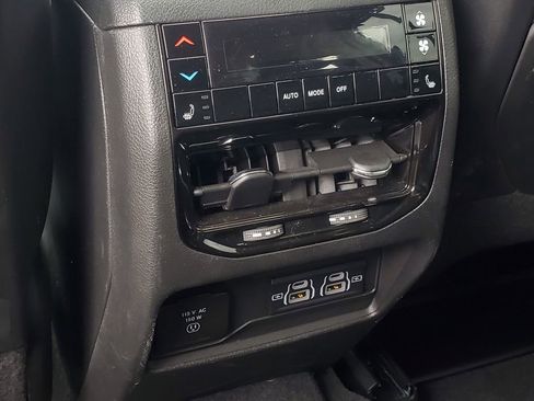 Used 2024 Jeep Grand Cherokee L Limited w/ Luxury Tech Group II AWD/4WD image 32