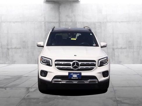 Used 2023 Mercedes-Benz GLB 250 4MATIC w/ Premium Package image 4