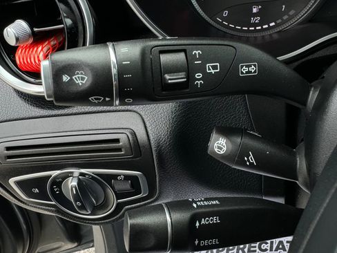 Used 2019 Mercedes-Benz GLC 300 4MATIC image 46